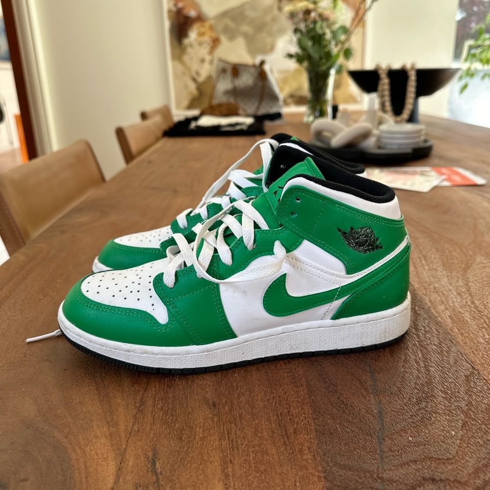 Air Jordan’s youth size 6